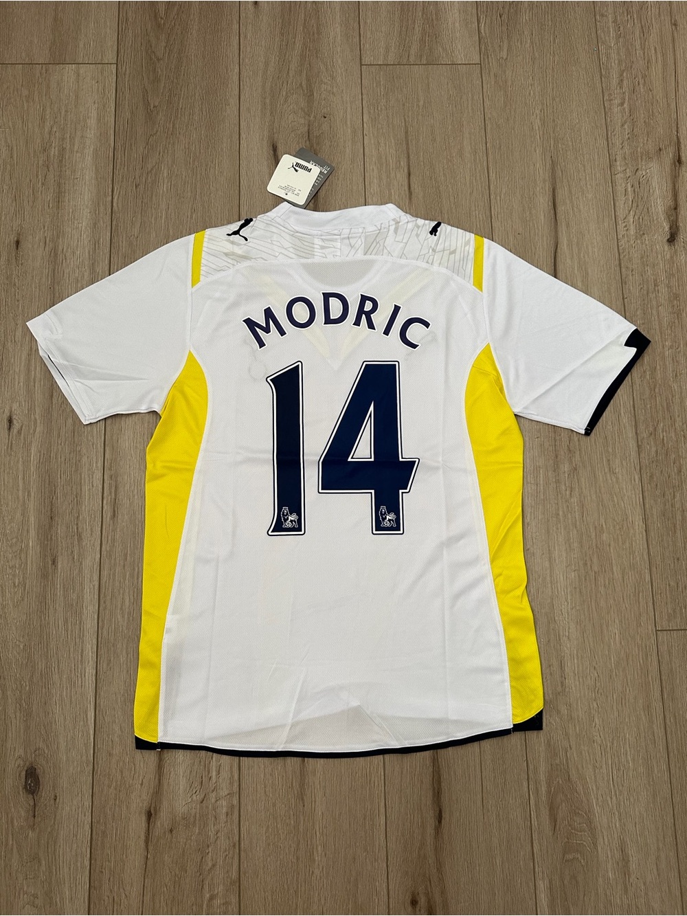 Tottenham Luka Modric 2009/10 White Retro Soccer Jersey Men